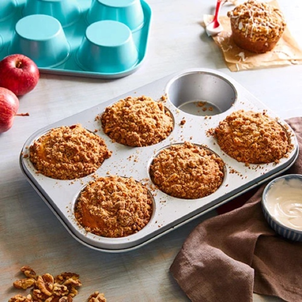 Pampered chef large muffin tin